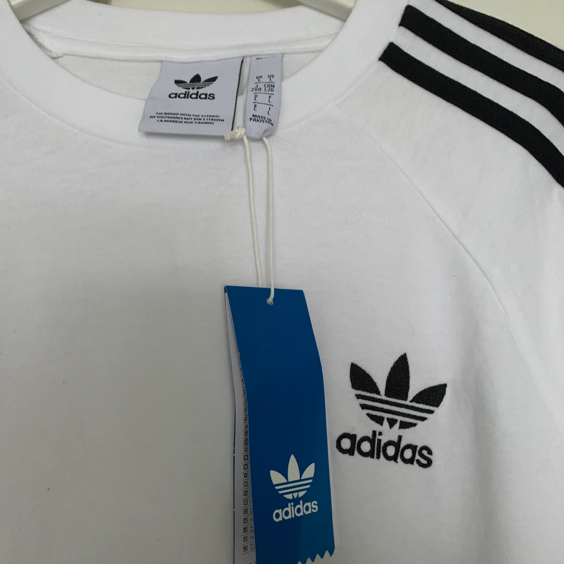 Adidas tröja, oanvänd - 90