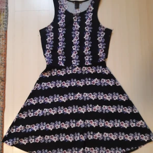 H&M - Klänning i fint skick