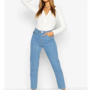 Straight jeans  - Helt nya jeans, strl 34. Bud från 70kr