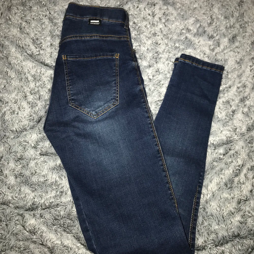 Sköna och stretchiga skinny jeans från dr denim som knappt är använda! I storlek S. 💙. Jeans & Byxor.