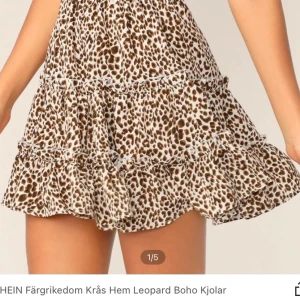 Kjol - Jätte fin kjol från shein aldrig använt så den är i ny skick säljer för att jag råkade köpa två stycken likadana stolek XS men passar nog även S köpte den för 180kr och säljer den nu för 100kr 