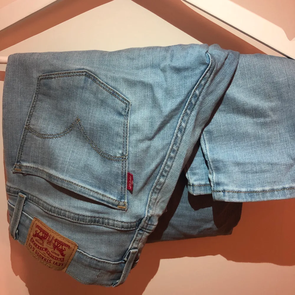 Levis jeans inte mycket använda! Nypris 1199kr. Jeans & Byxor.
