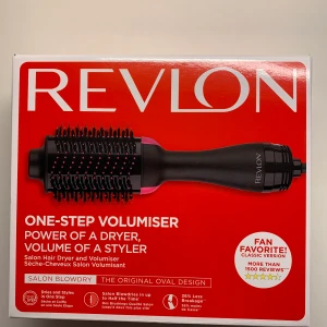 Revlon Salon One-Step Hairdryer - Otroligt trendig och eftertraktad hårfön!⚡️💫 Fick två i julklapp och ääälskar den!😍 Man får så fina vågor, som att man kommit direkt från frissan! Denna är alltså helt oanvänd. Nypris: 800 kr Mitt pris: 400kr 😁 Frakt: 80kr 🌼