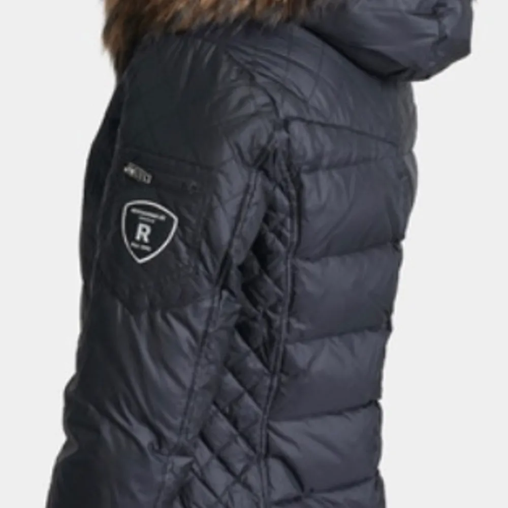 Den här jackan håller dig varm året om🌱🧸🥶    Välgjord och high end designer jacka😍😍. Högst bud vinner! ORGINAL PRIS 4000kr. FRI FRAKT. Jackor.