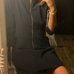 Klänning  - Fin mörk blå klänning 