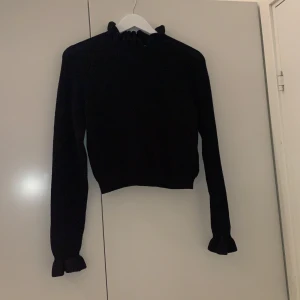 Stickad tröja - Tröja från h&m, väldigt bra skick. Frakt 40kr