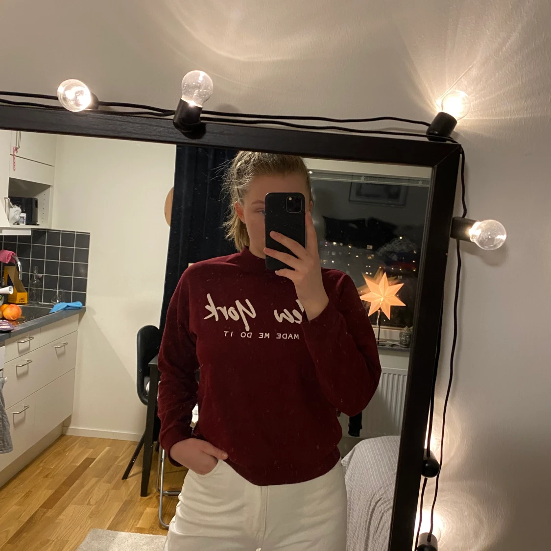 vinröd sweatshirt