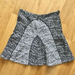  - Söt oanvänd kjol från H&M. 50kr + frakt eller mötas upp i Stockholm 