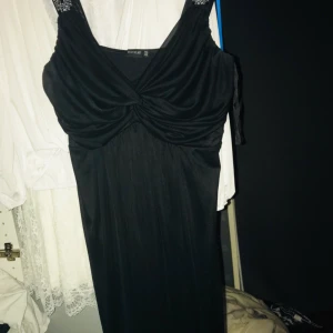  - Klänning använd 1 gång 