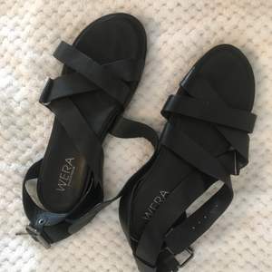 Svarta sandaler från Wera Stockholm. Knappt använda. Storlek 38. 