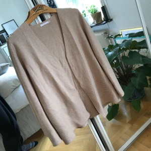  - Mjukaste koftan från Wera som tyvärr inte kommer till användning. Använd fåtal gånger och i felfritt skick ☀️☀️☀️ 