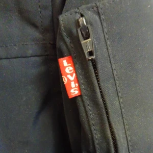  - Levis bomber jacka storlek Small frakten ingår 