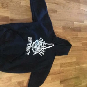  - Säljer en fin tröja för 25 kr 