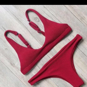  - Säljer bikini från Flynation på grund av fel storlek, passar för både S och M. Jättesnygg! Möts och fraktar