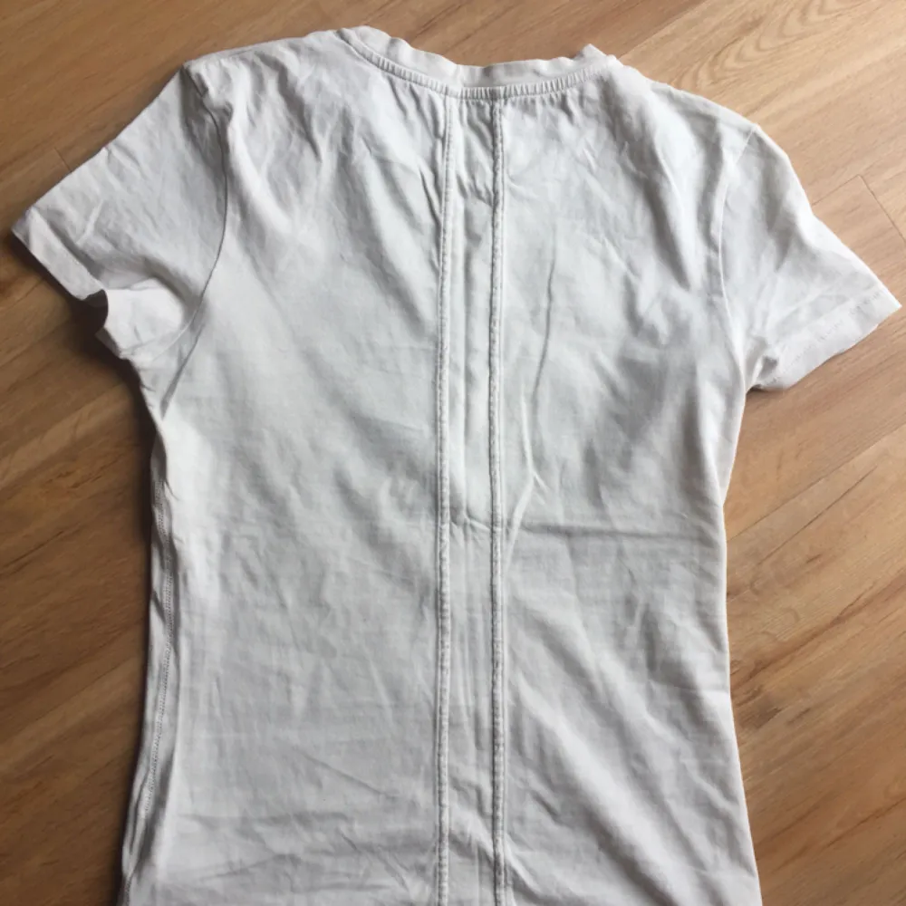 Calvin Klein tshirt, använd en gång. 150kr inkl frakt.. T-shirts.