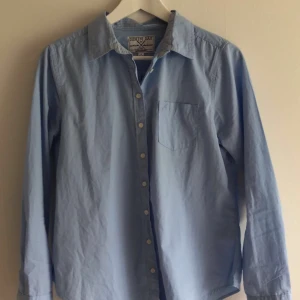  - Blå skjorta från denim day. Frakt 50kr💫