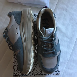  - Eytys jet combo suede sage I storlek 38