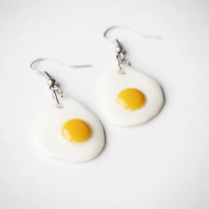  - handgjorda örhängen  frakt 10 kr 