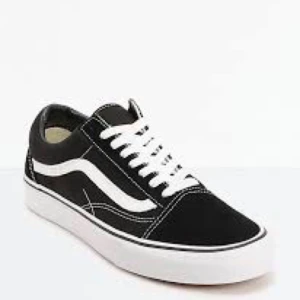  - Hej!  Jag söker vans i alla möjliga färger i storlek 37 eller 37,5 . 38 funkar också!! Möta helts upp i Stocholm men kan endat på tisdag!! Hör snälla snälla av et ifall ni har🤩🤩