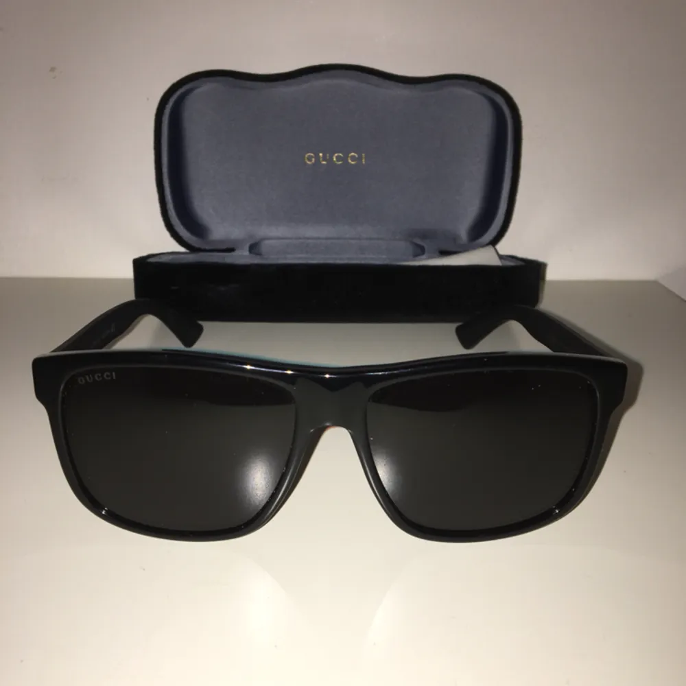 Gucci glassögon köpt i USA , kvitto finns på papper o digitalt . Accessoarer.