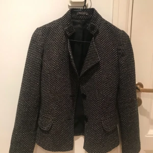  - Ett snyggt kavaj i fin skick, storlek 34