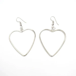  - nya örhängen  (nickel, rodium)  frakt 10 kr 