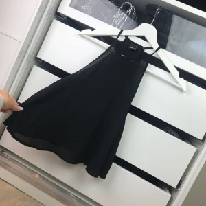  - Festligt linne i blusmaterial, strl xs! Endast använd vid ett tillfälle så i superfint skick! 