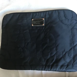  - Marc by Marc Jacobs data fodral i jätte bra skick! 