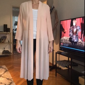  - Kaftan ifrån Zara. Ljusrosa/aprikos. Jag betalar frakt och har swish 