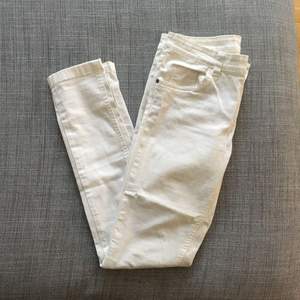 Vita jeans från warp i storlek 38