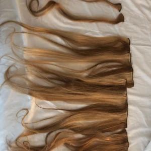  - Säljer mitt underbara oanvända löshår!! Äkta!!! Färgen är en slingad blond/brun guldig färg.  