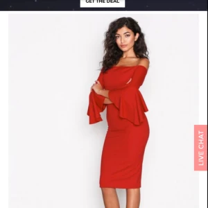  - En blodröd klänning, fin passform! Använd 1 gång