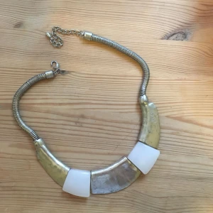  - Halsband silverfärgat! 