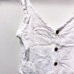  - Croptop i storlek onesize (passar XS-S) från Brandy Melville säljes för 20kr, frakt tillkommer. (Kan även mötas upp i Malmö) Betalning sker via swish.