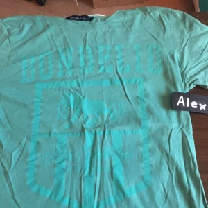  - Bondelid T-Shirt Använd ett fåtal gånger! Priset är ej satt i sten. Möjlighet för meetup i Stockholm och kan skickas på köparens bekostnad. Om mer bildas skicka ett PM :)