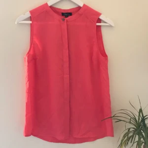  - En Superfin korall blus från MQ.