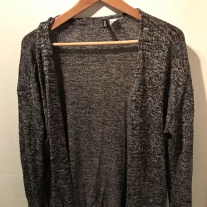  - Tun tröja använd fåtal gånger