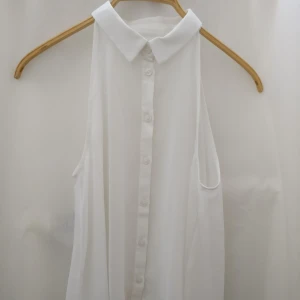  - Vit transparent blus ifrån Monki ✨