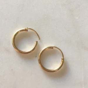  - Örhängen från weekday