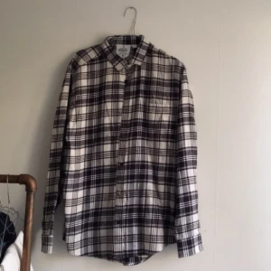  - Jätteskön skjorta från weekday! 