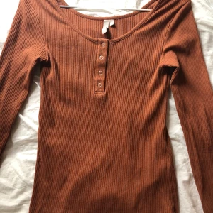 superfin topp ifrån Nelly!  - Frakt 39:- eller att vi möts upp i växjö! 