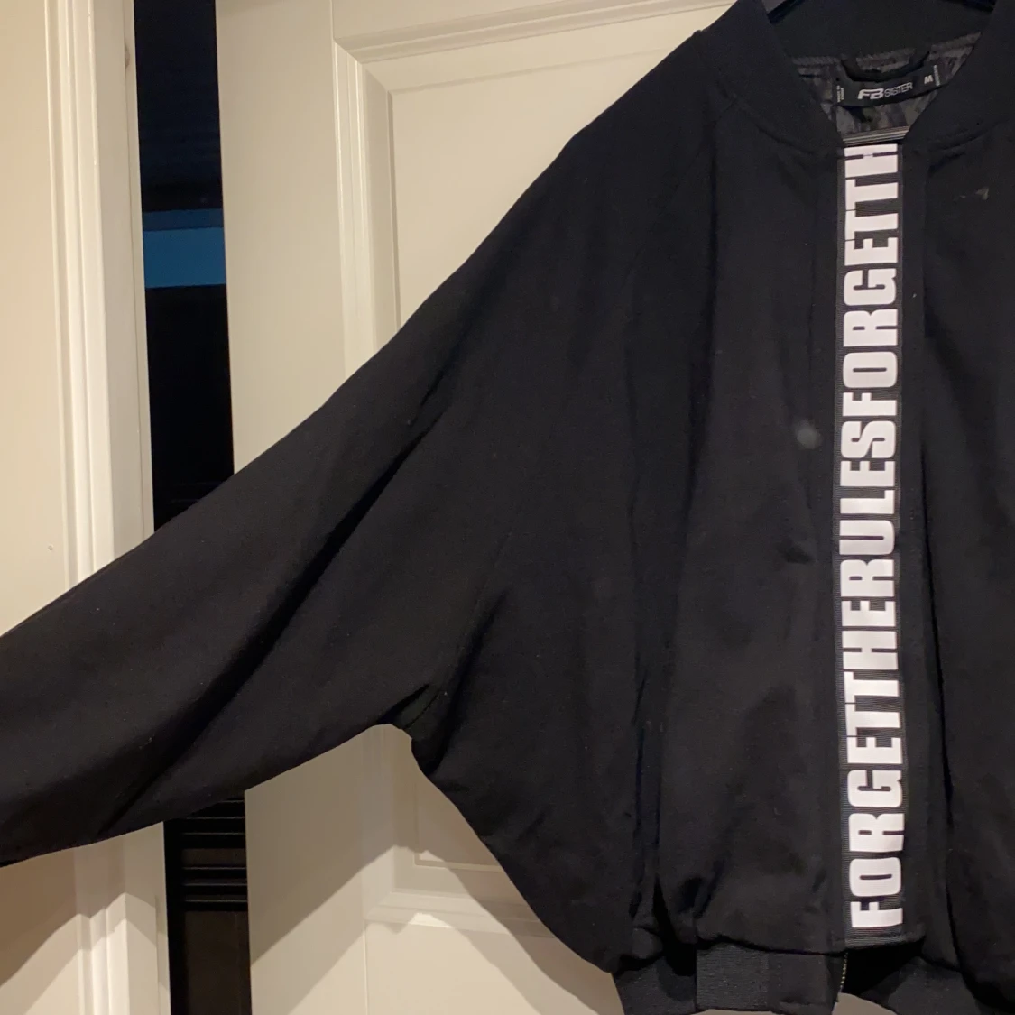 Tunn bomberjacka strl M - 91