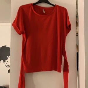Röd fin tröja - Fin röd tröja från cassels i storlek s, knappt använd och är i fint skick