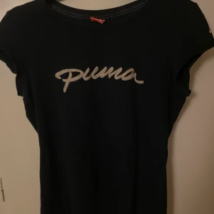 Puma T-shirt - Vintage tshirt från puma i strl S/36, mycket bra skick. Buda i kommentarerna!