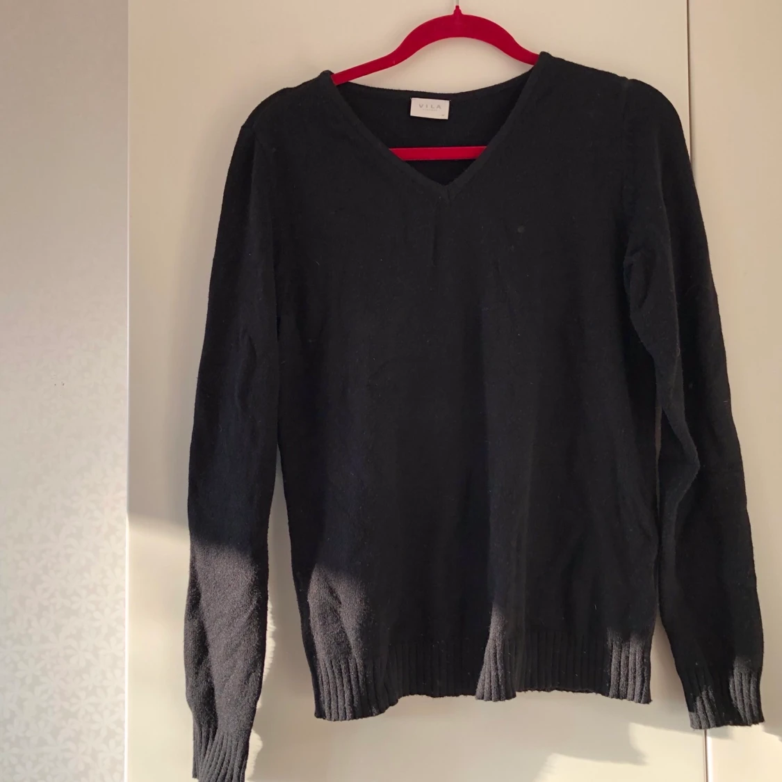 V-ringad stickad tröja från Vila - 90