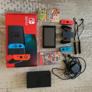 Nintendo switch - Jag säljer Nintendo Switch i väldigt bra skick med två nya spel. Spelen kostar cirka 1000kr. Vill du köpa konsolen utan Spel går det bra med, dock får du bättre pris om du köper hela som paket. Kan fraktas (köparen står för frakten) 