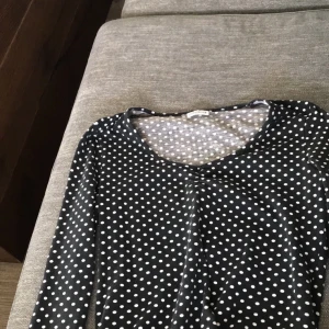 Snygg tröja - Shit snygg vintage tröja! Köpt på second hand! Har aldrig använt, säljs för 70 kr men köpare står för frakten!