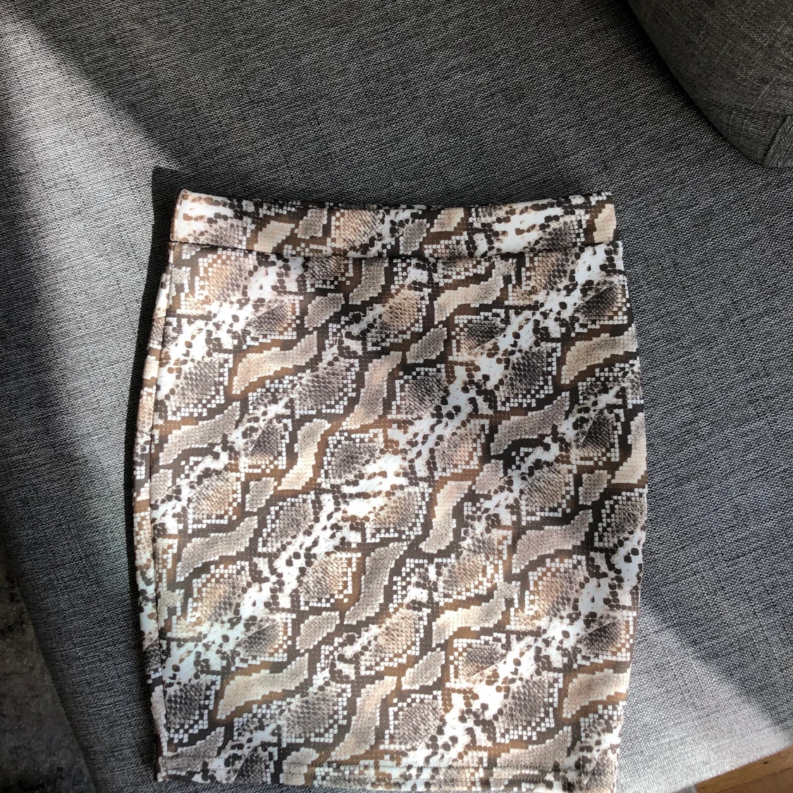 Snakeprint kjol Nelly