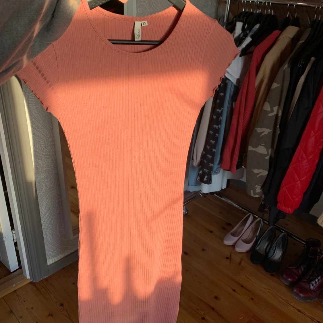 Rosa ribbad klänning strl XS - 91