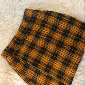 orange plaid skirt - orange plaid skirt från rebellious fashion i strl S! bra skick